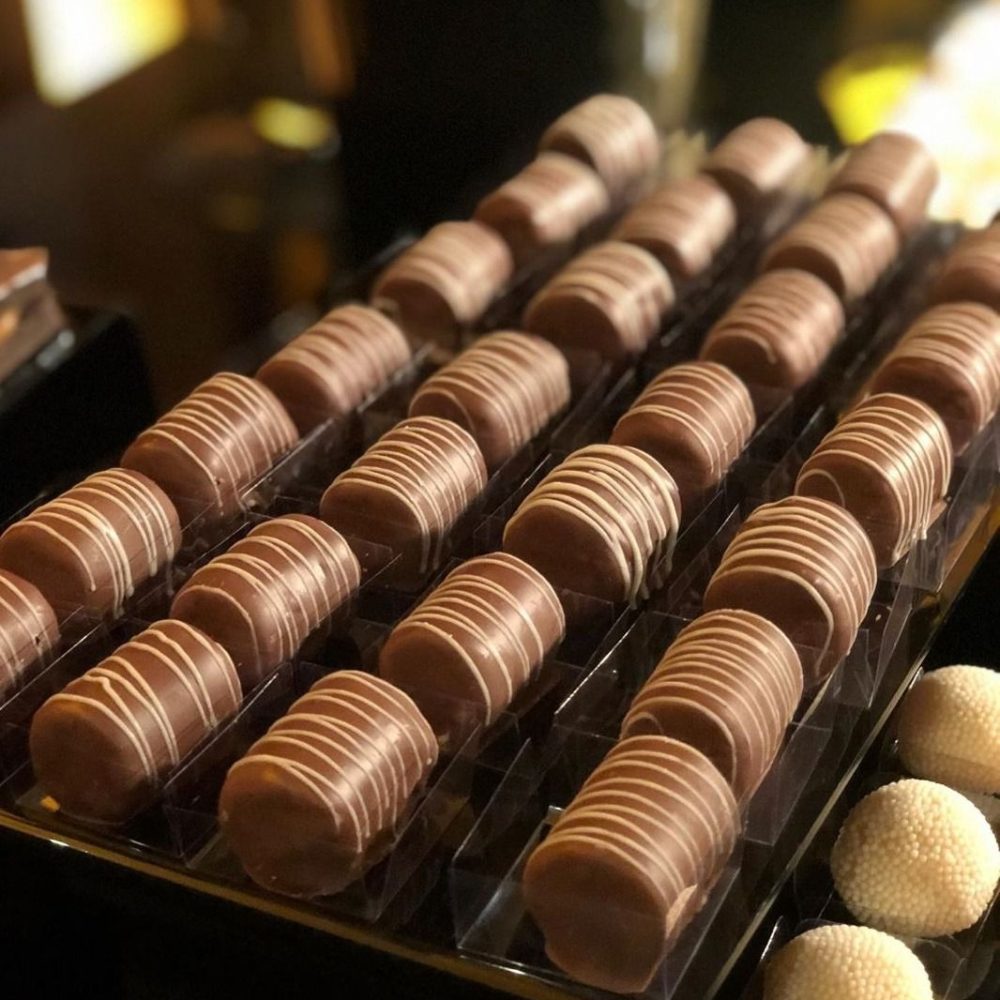 chocolate-pacoquita-pacoca-coberta-com-chocolate-ao-leite-armazem-do-cacau